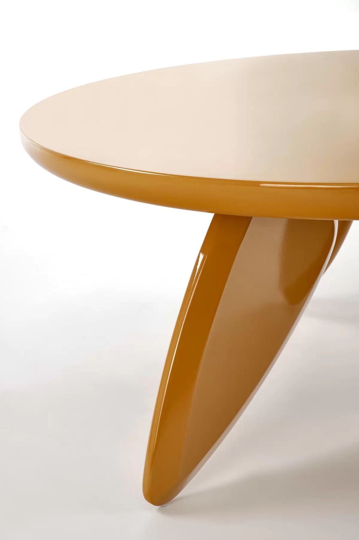 Kulatý konferenční stolek Soraya 80 cm – hořčicová Konferenční stolek okragla soraya 80 cm - hořčice