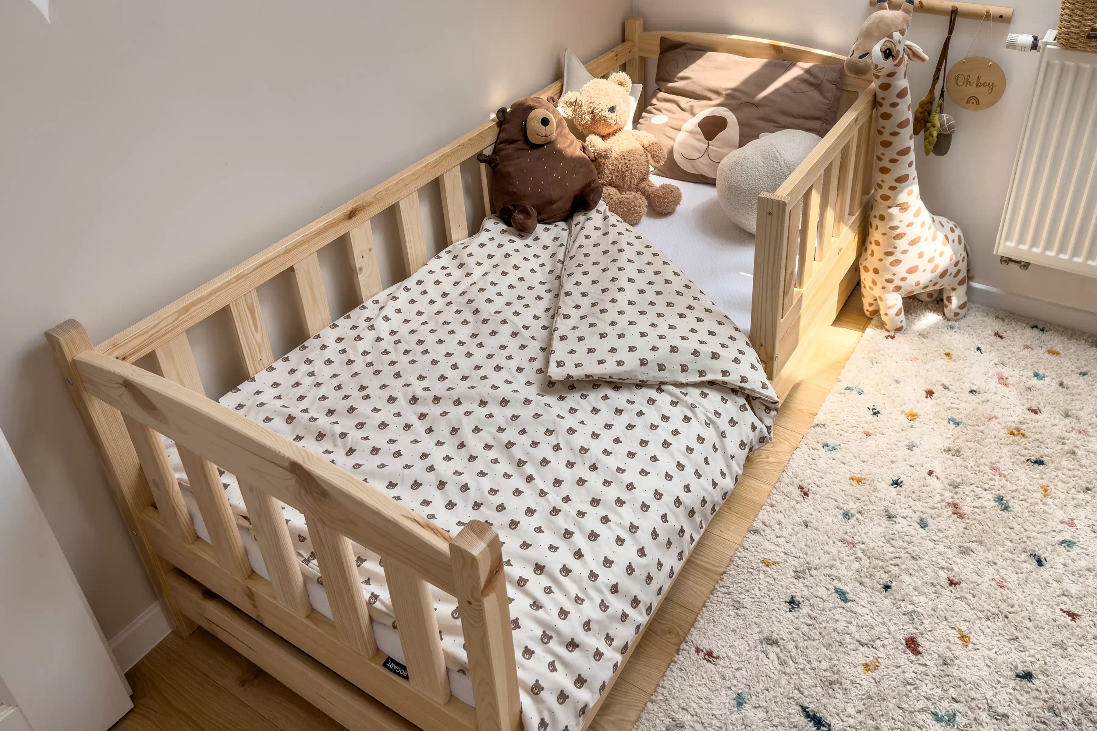 Detská posteľ Alvins so zásuvkami - 70x140 cm - borovica  Posteľ dzieciece Alvins 70x140 drevená so zásuvkami - Borovica 