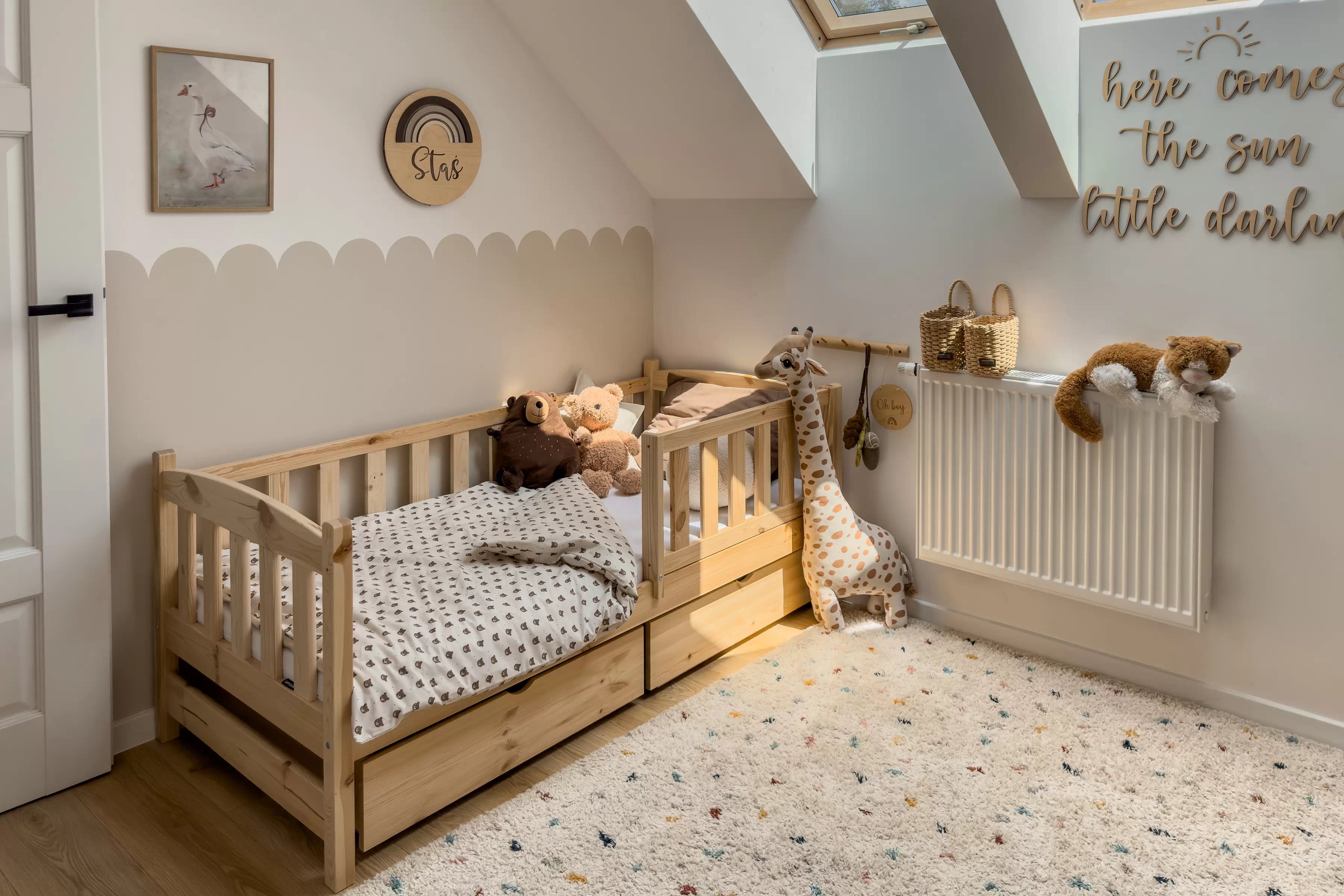 Dětská postel Alvins 90x190 cm - borovice Postel dzieciece Alvins 90x190 dřevěná se zásuvkami - borovice