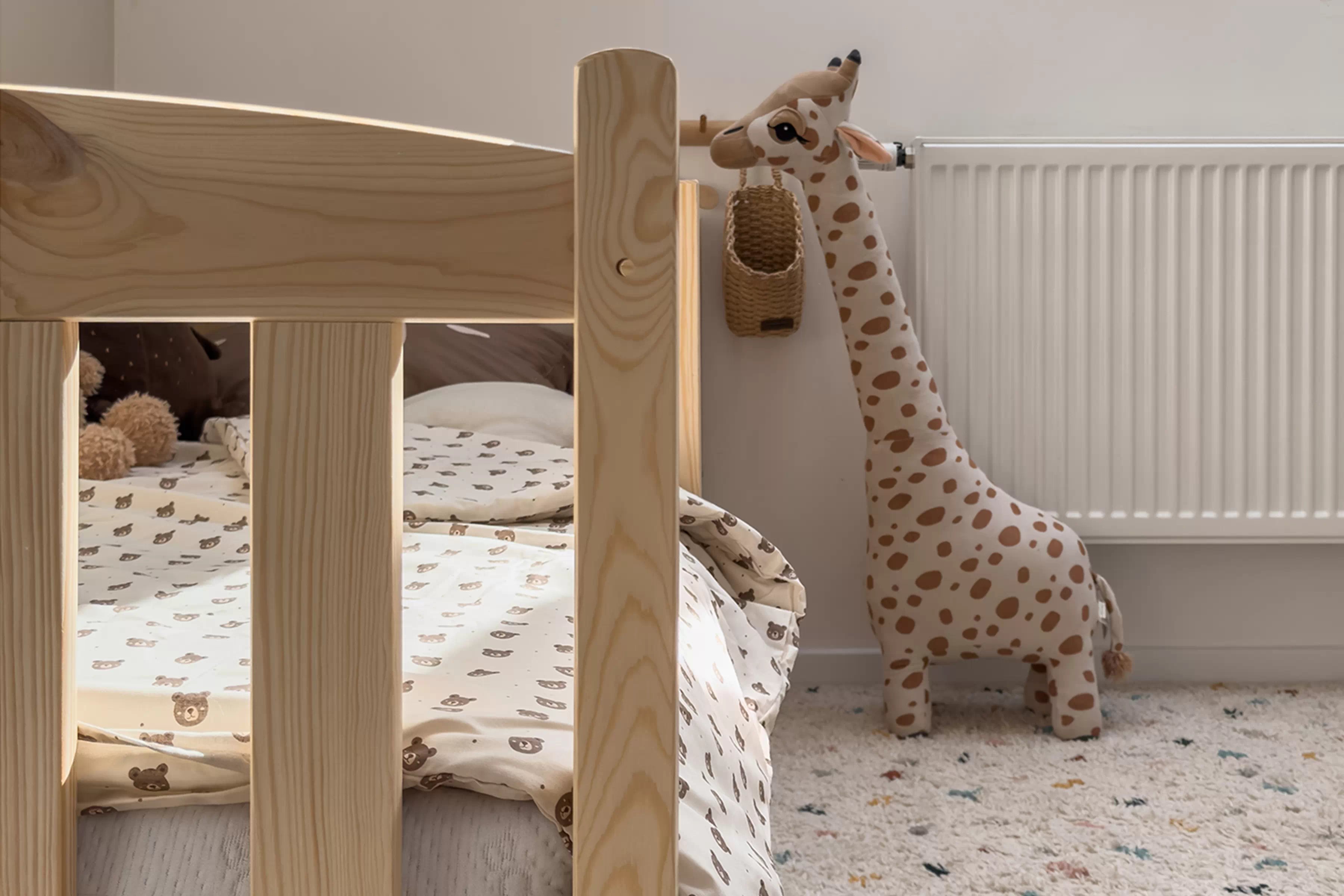 Dětská postel Alvins 90x190 cm - borovice Postel dzieciece Alvins 90x190 dřevěná se zásuvkami - borovice