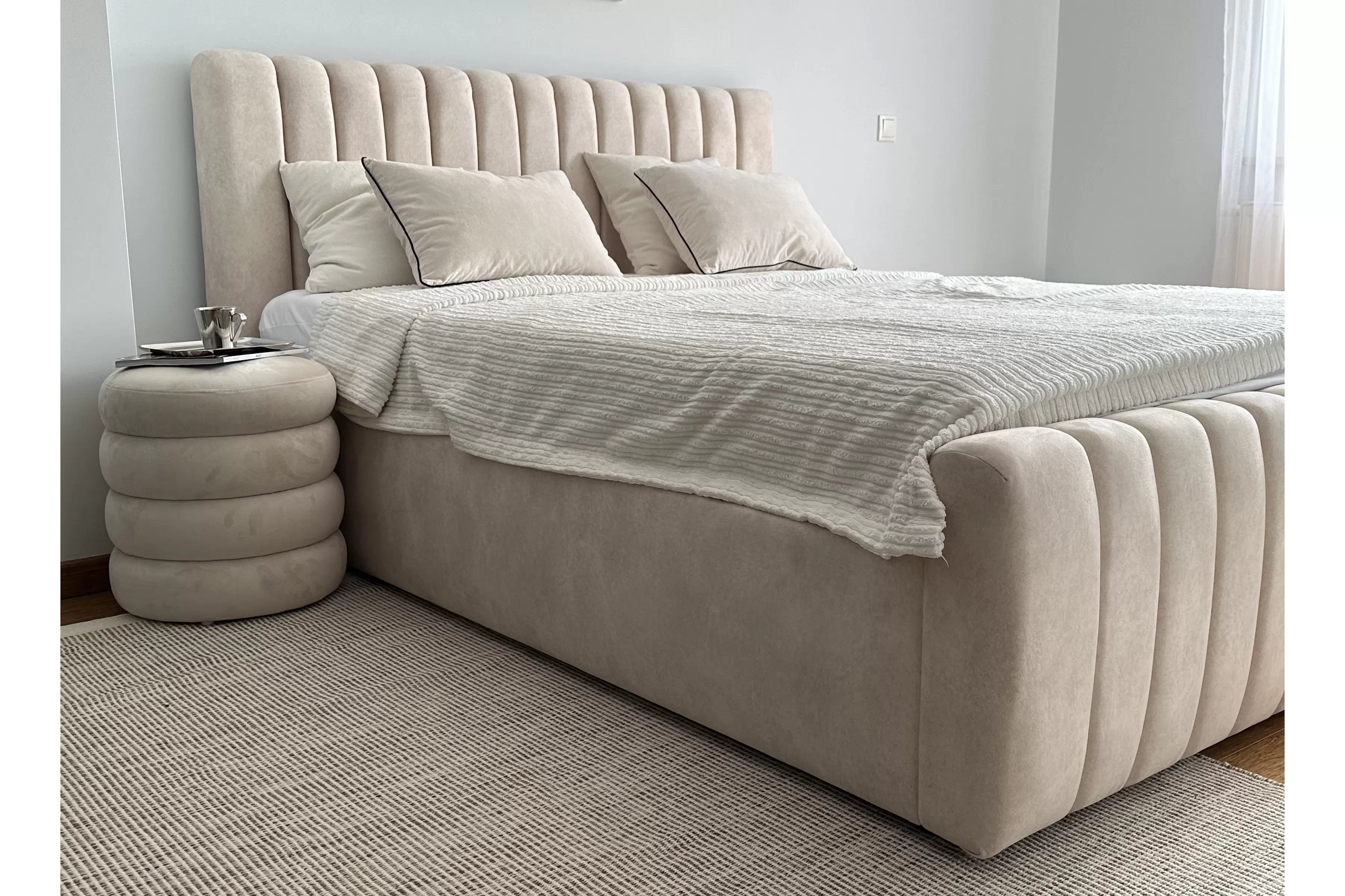 Postel Nicole 160x200 cm s úložným prostorem - krémová Salvador 1 Postel pro ložnice Nicole 160x200 s úložným prostorem- Krémový welwet hydrofobní  Salvador (SIC) 1