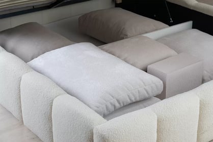 Čalúnená posteľ Aura s úložným priestorom 160x200 cm - svetlobéžová buklé Quelle 02 Posteľ čalúnená Aura 160x200 S vnútorným úložným priestorom- svetlý Béžová bukla Quelle 02