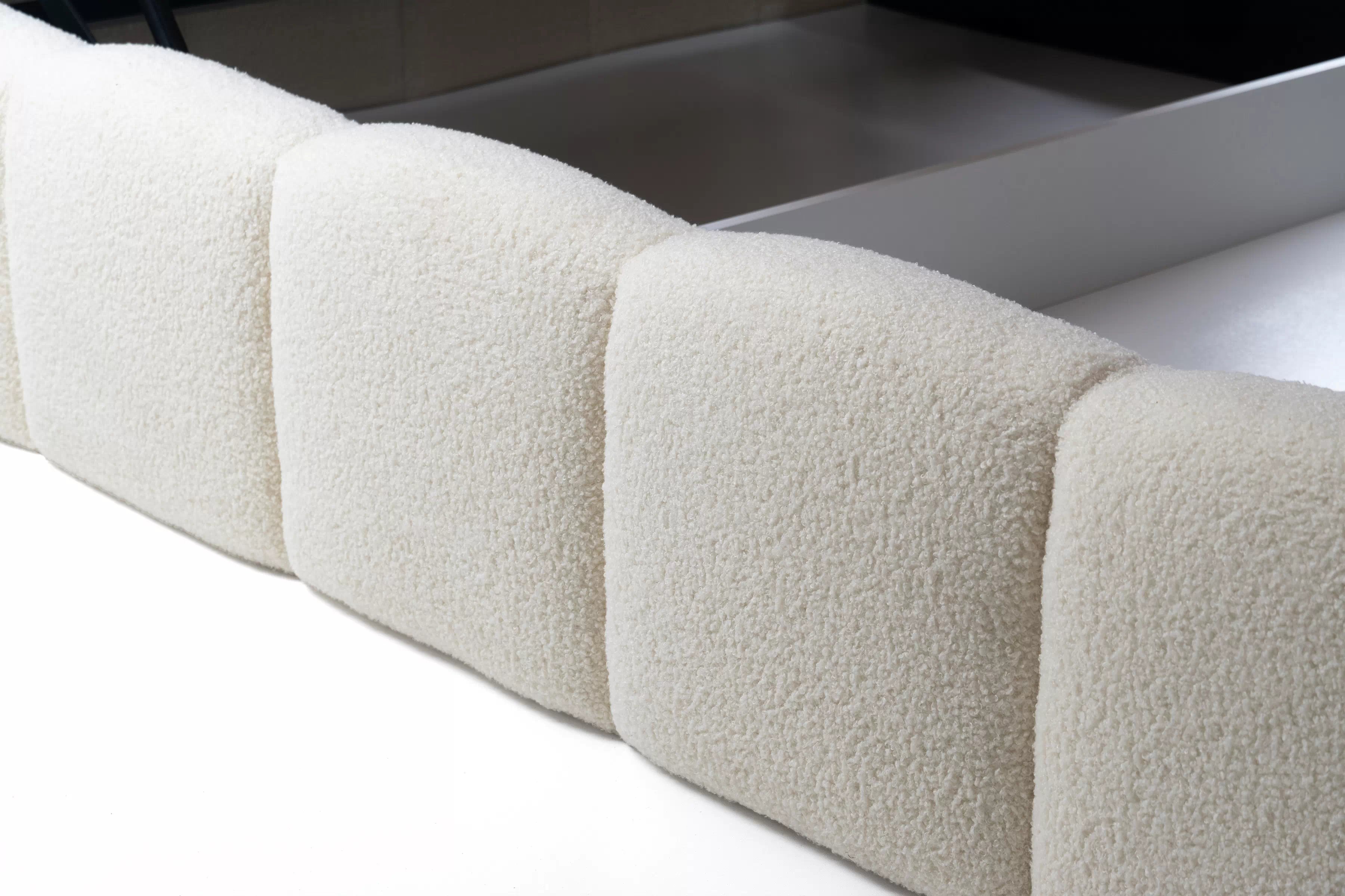 Manželská posteľ Aura 160x200 s úložným priestorom - svetlobéžové buklé Quelle 02 Posteľ čalúnená Aura 160x200 S vnútorným úložným priestorom- svetlý Béžová bukla Quelle 02