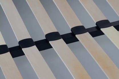 Čalouněná postel Aura 160x200 s úložným prostorem - šedá buklé Quelle 83 Postel čalouněné Aura 160x200 s úložným prostorem- šedá bukla Quelle 83