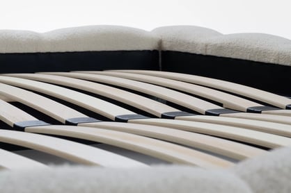 Čalúnená posteľ Aura 180x200 s úložným priestorom - béžová buklé Quelle 03 Posteľ čalúnená Aura 180x200 S vnútorným úložným priestorom- Béžová bukla Quelle 03