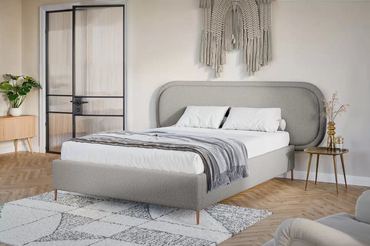 Čalouněná postel Delmi 180x200 - popelavá boucle Lambi 11 / měděné nohy Postel čalouněné Delmi 180x200 - šedá boucle Lambi 11 / Nohy miedziane 