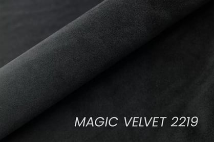 Čalouněná postel Misel 140x200 - černý samet Magic Velvet 2219 / stříbrné nohy Postel čalouněné Misel 140x200 - černá samet Magic Velvet 2219 / Nohy srebrne