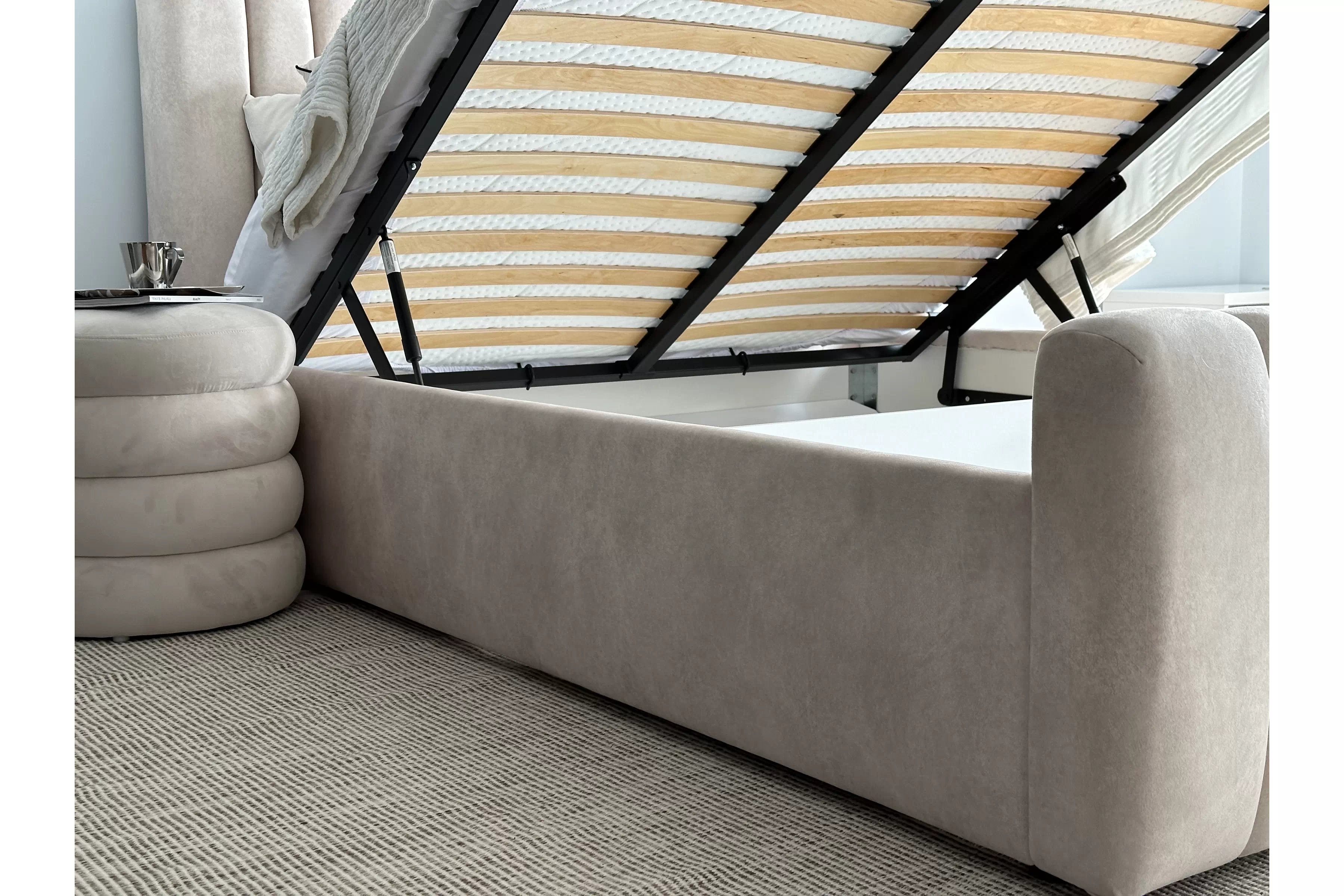 Manželská posteľ Nicole 140x200 cm s úložným priestorom Posteľ čalúnená Nicole 140x200 S vnútorným úložným priestorom