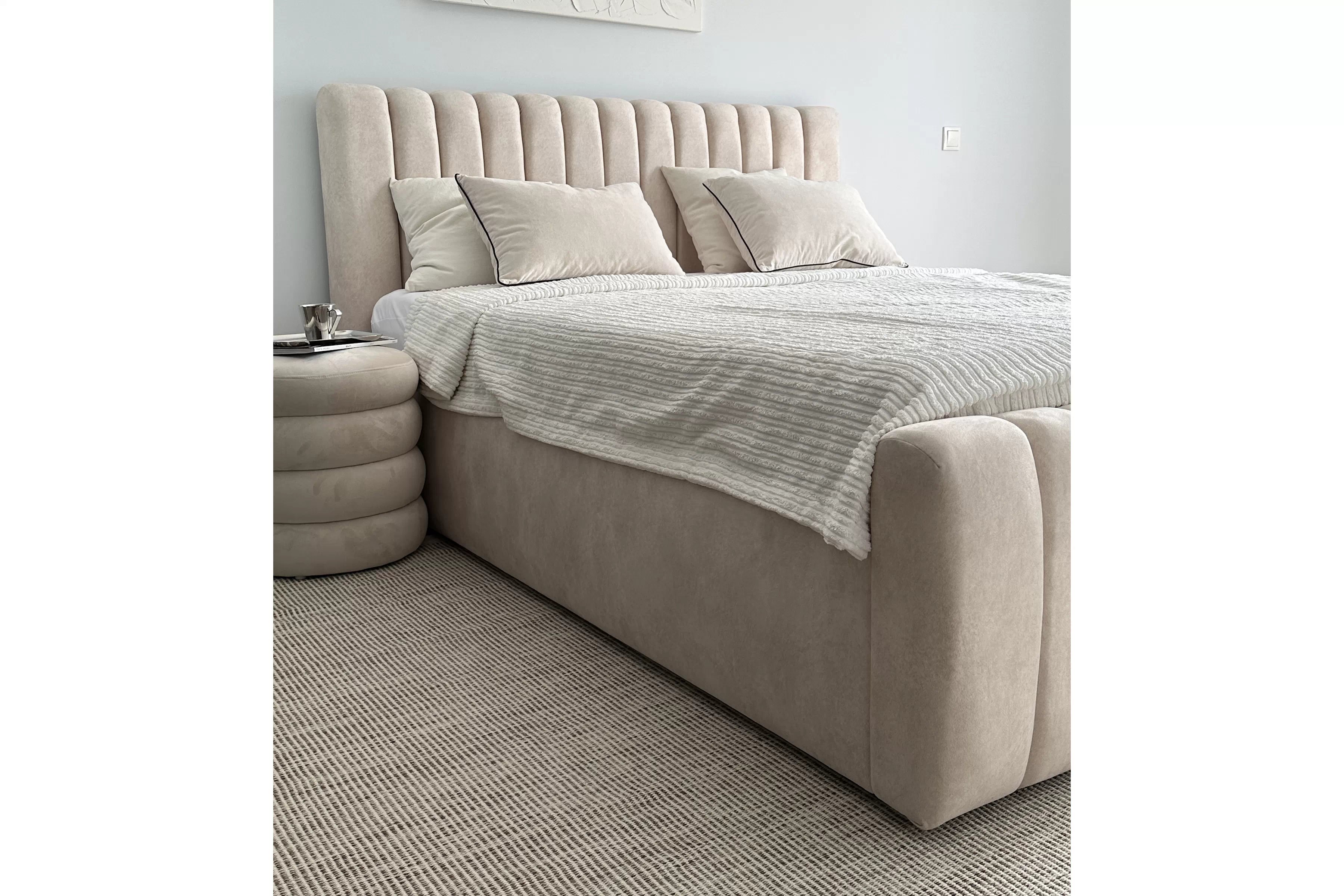 Manželská posteľ Nicole 180x200 cm s úložným priestorom Posteľ čalúnená Nicole 180x200 s úložným priestorom