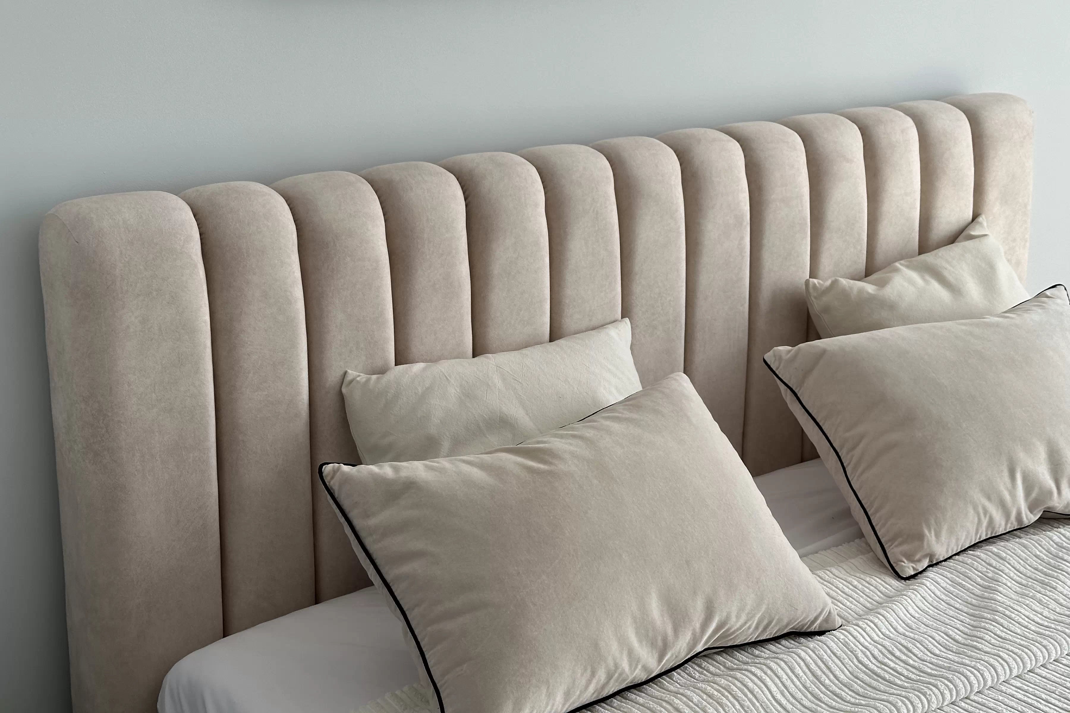 Manželská posteľ Nicole 180x200 cm s úložným priestorom Posteľ čalúnená Nicole 180x200 s úložným priestorom