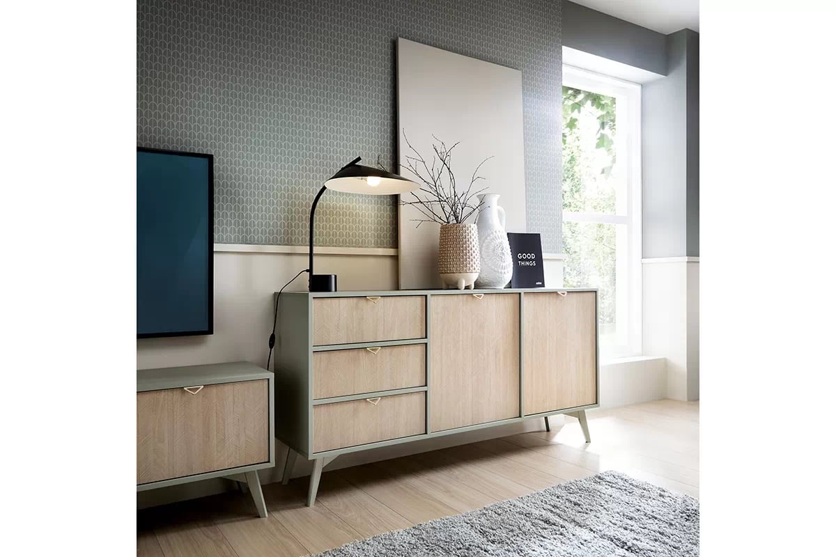 Komoda dvojdverová s tromi zásuvkami Lumira 158 cm - eukalyptus / jedľa skandi Komoda dvojdverová s tromi zásuvkami Lumira 158 cm - eukaliptus / jodelka skandi - vizualizácia