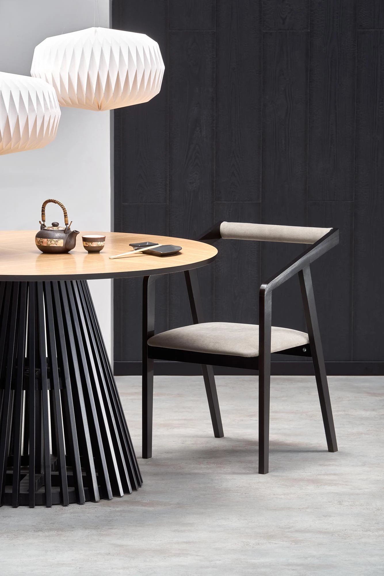 Kulatý stůl MIYAKI 120 cm - přírodní dub / černá miyaki stůl Deska - Dub přírodní, noga - Černý