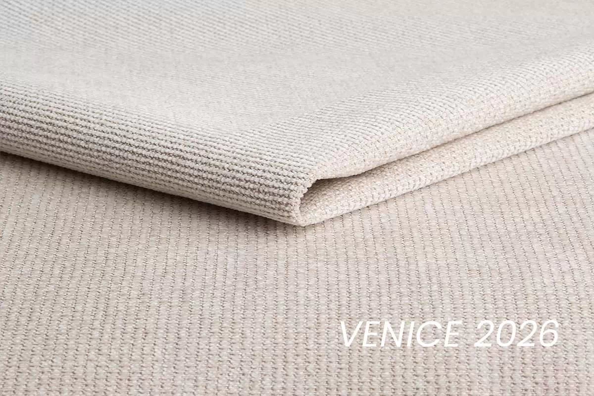 Rohová pohovka Lutario Mini s rozkladom ľavostranná - béžová hydrofóbna tkanina Venice 2026 Rohová sedacia súprava Lutario Mini s funkciou spánku Ľavá strana - Béžová plecionka hydrofobowa Venice 2026