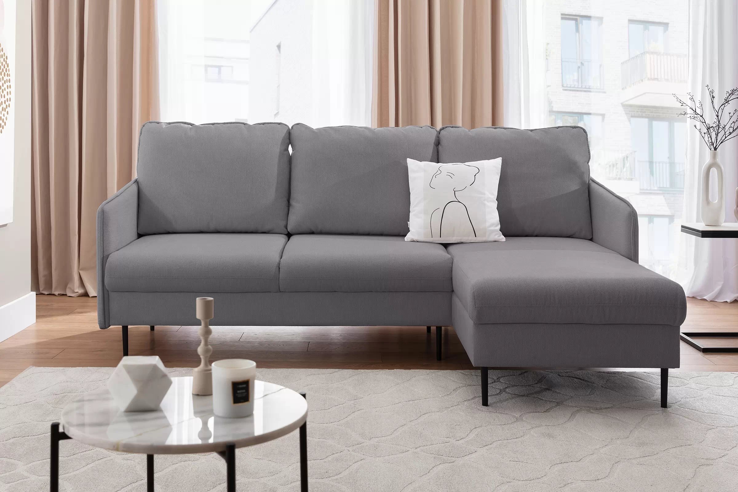 Rozkládací rohová sedací souprava Taila Mini pravá - šedá látka Loft 19 / černé nožky Rohová sedací souprava Taila Mini rozkládací pravá - šedá plecionka Loft 19 / černé nožičky