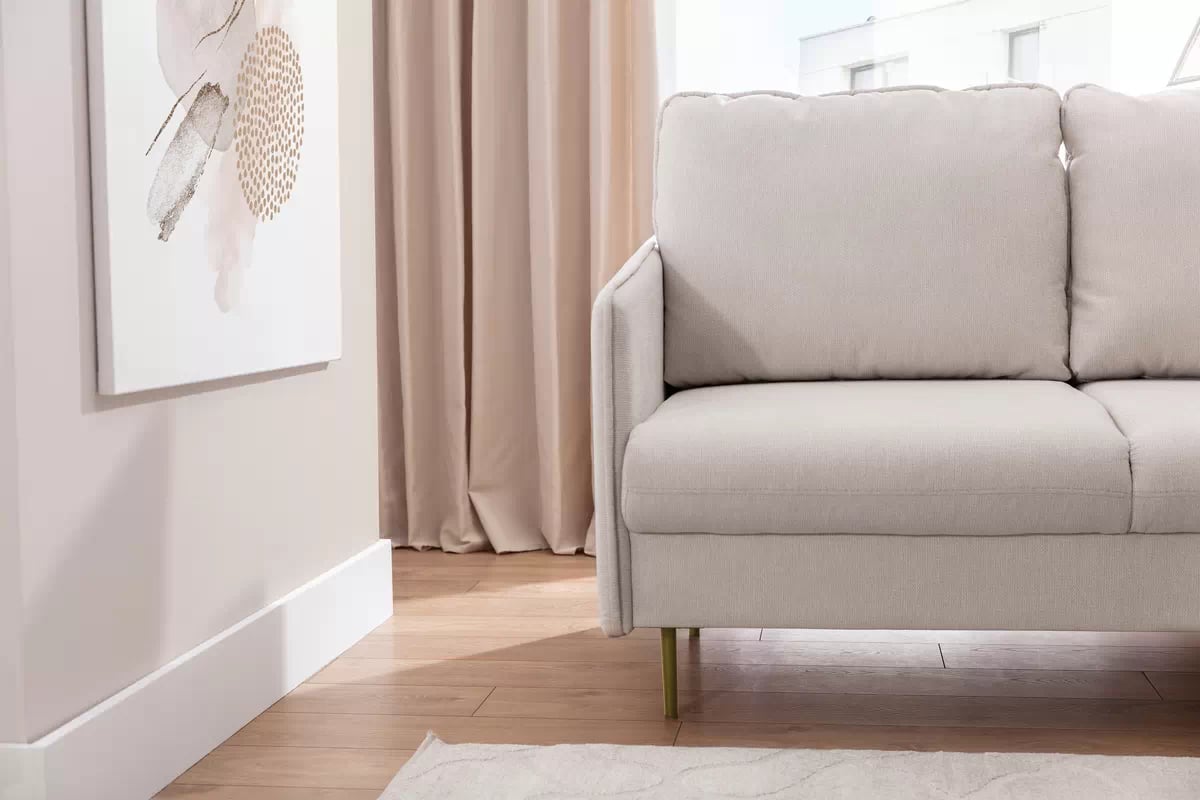 Rozkládací rohová sedací souprava Taila Mini pravá - béžová Loft 01 / zlaté nožky Rohová sedací souprava rozkládací Taila Mini pravá - béžová plecionka Loft 01, zlaté Nohy