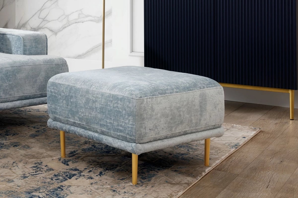 Čalouněný taburet Nicole blekitna Taburet ze zotymi nozkami 