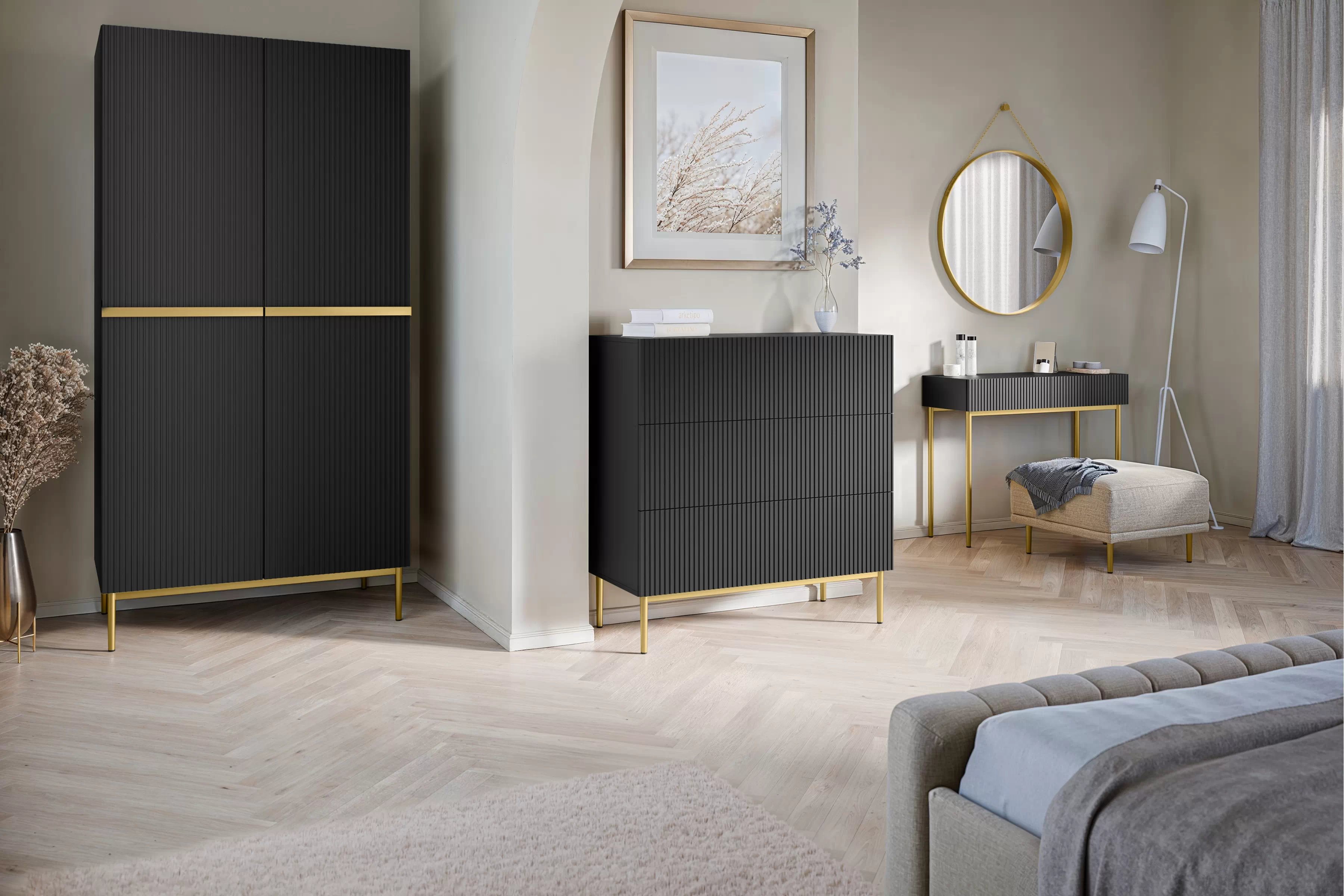 Moderný písací stôl Nicole - čierny mat / zlaté nožičky moderné Písací stôl Nicole 100 cm so zásuvkami i metalowymi nogami- Čierny mat / zlote nozki