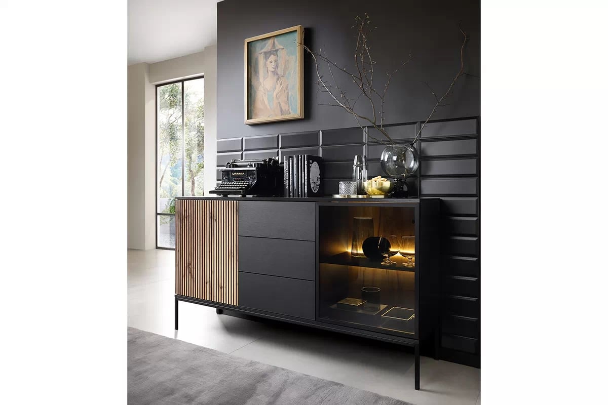 Komoda Bogalo s LED osvetlením 154 cm - čierna / dub wotan Komoda so zásuvkami i oswietleniem LED Bogalo - Čierny / Dub wotan - vizualizácia