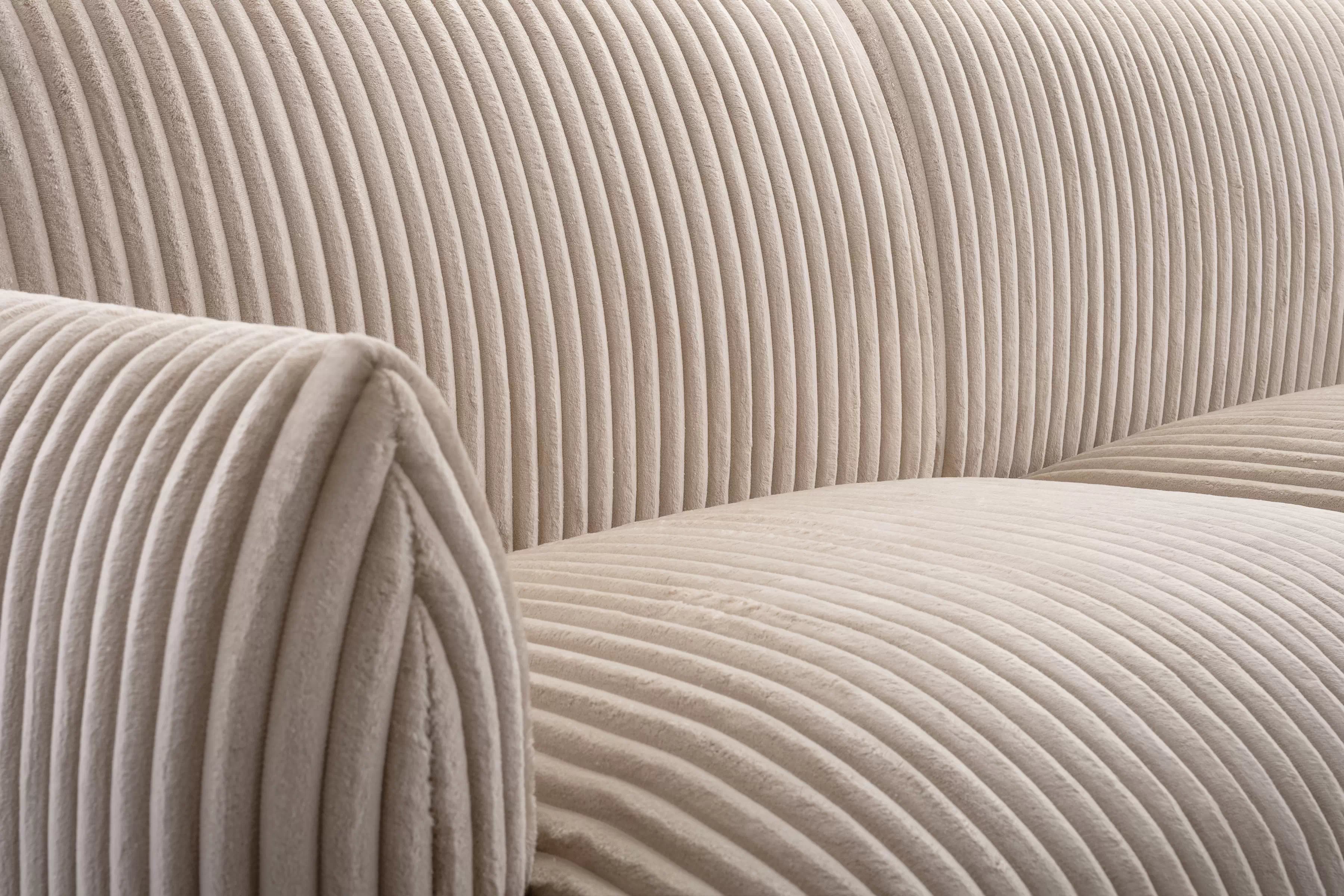 Pohovka Cubero do obývacího pokoje - béžový plyš Tilia 03 Pohovka Cubero pro obývacího pokoje - béžová plusz Tilia 03