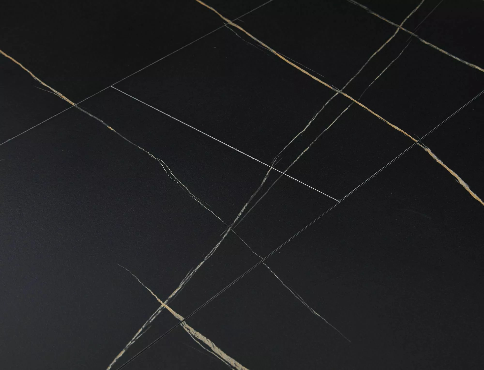 STOL GASTON Čierny mramorový efekt /Čierny MAT 100(135)X100 stOL gaston Čierny mramorový efekt /Čierny mat 100(135)x100