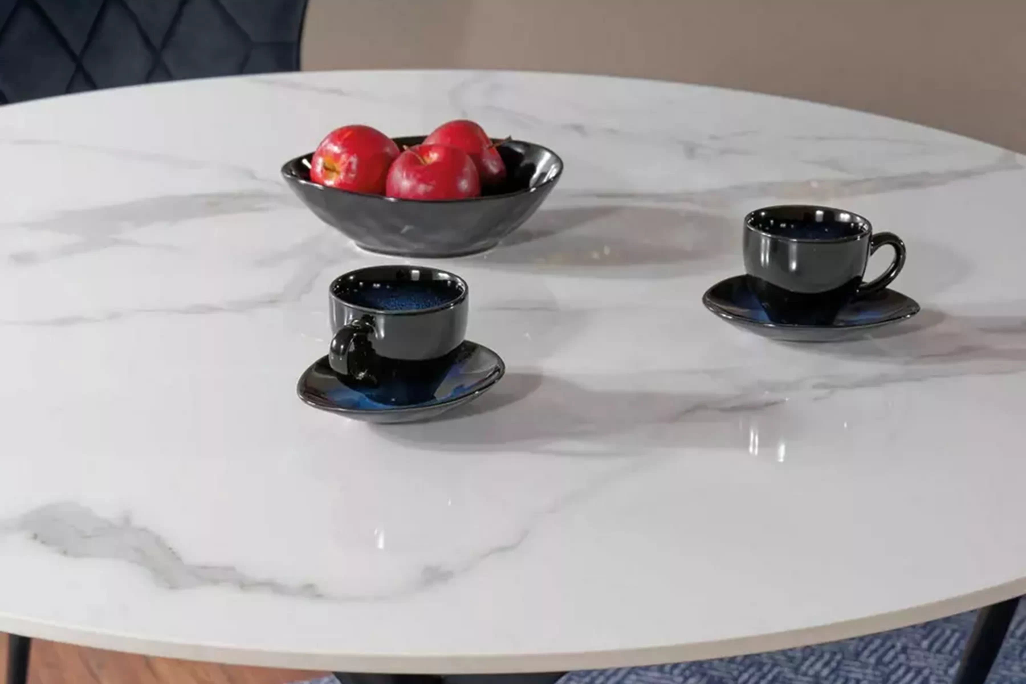 Okrúhly stôl Solmira 90 cm keramický - biely mramor / čierne nohy Stôl okragly Solmira 90 cm ceramiczny - Biely mramor / čierny nožičky