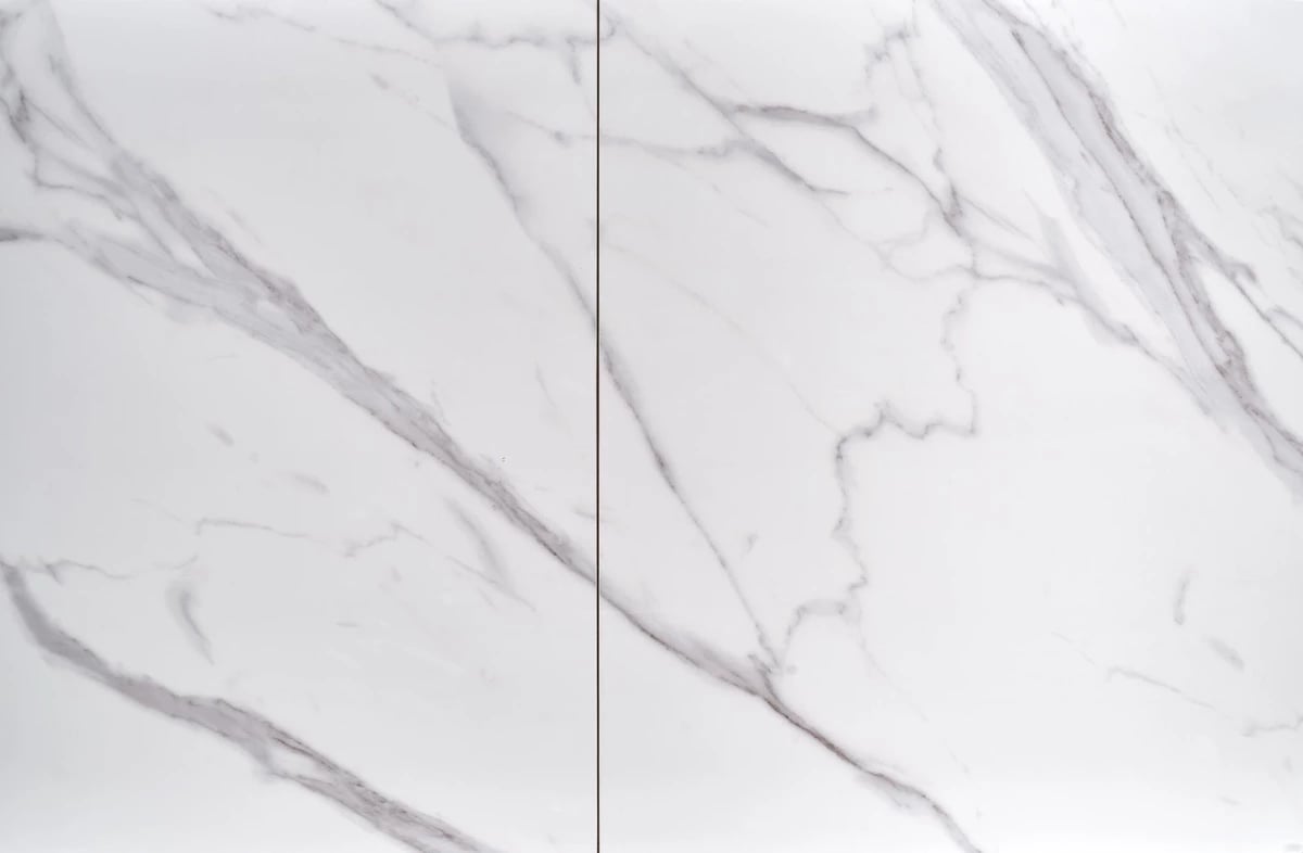 Rozkládací stůl Osman 160-220x90 cm - bílý mramor / černá Stůl rozkládací 160-220x90 osman - Bílý mramor / Černý