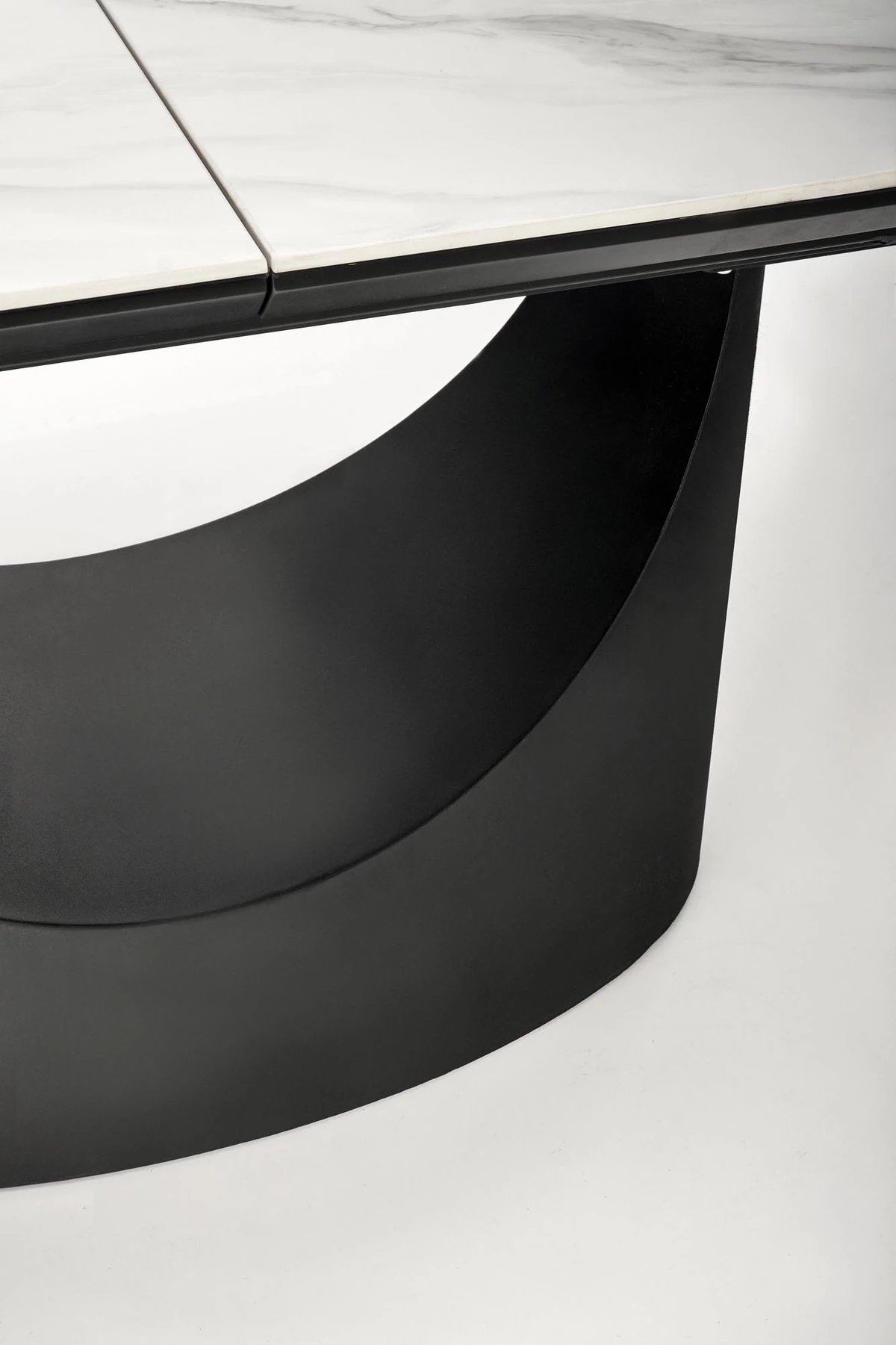 Rozkládací stůl Osman 160-220x90 cm - bílý mramor / černá Stůl rozkládací 160-220x90 osman - Bílý mramor / Černý
