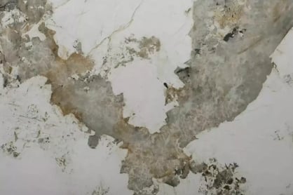 Rozkladací stôl Mirvane 200-290x98 cm keramický - biely mramor / meď Stôl rozkladany Mirvane 200-290x98 cm ceramiczny - Biely mramor / miedz