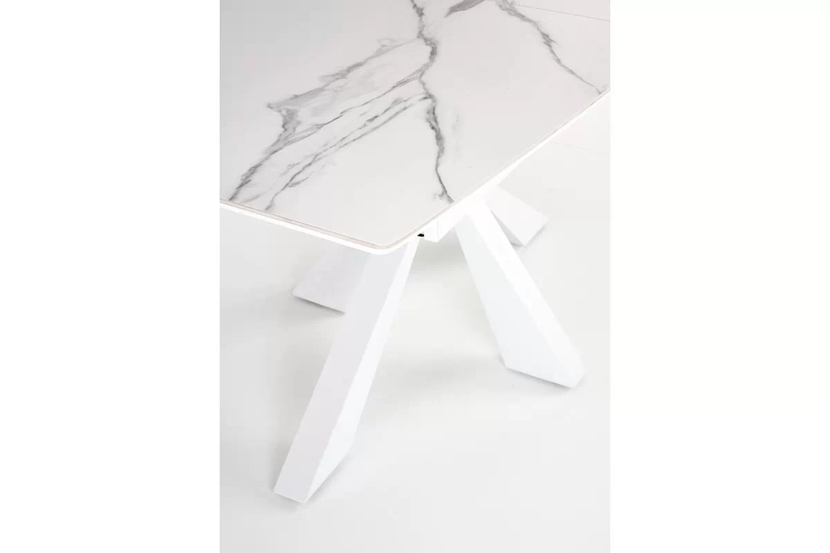 Rozkladací stôl Nolvari + 4 stoličky Estavio - biely mramor / krémová bouclé Stôl rozkladany Nolvari z czterema tapicerowanymi krzeslami Estavio - Biely mramor / boucle Krémový 