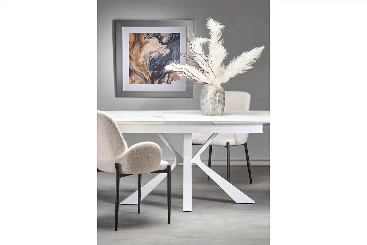 Rozkladací stôl Nolvari + 4 stoličky Estavio - biely mramor / krémová bouclé Stôl rozkladany Nolvari z czterema tapicerowanymi krzeslami Estavio - Biely mramor / boucle Krémový 