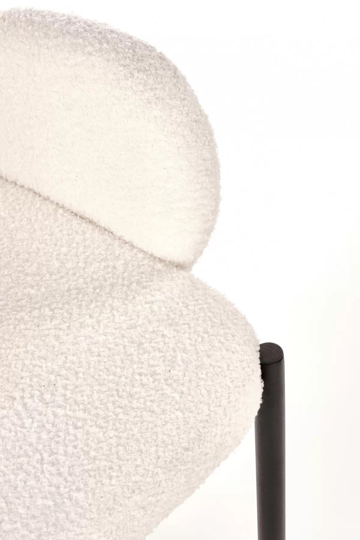 Rozkladací stôl Nolvari + 4 stoličky Estavio - biely mramor / krémová bouclé Stôl rozkladany Nolvari z czterema tapicerowanymi krzeslami Estavio - Biely mramor / boucle Krémový 