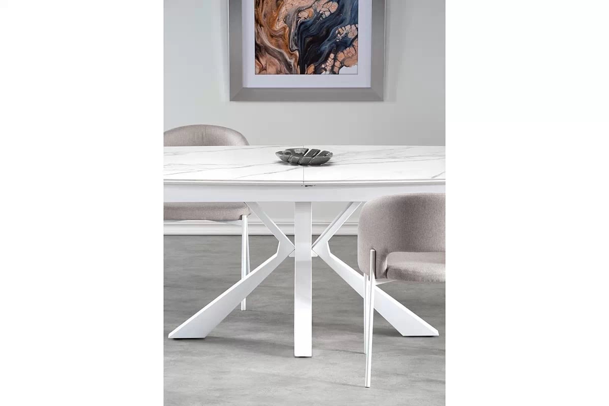Rozkladací jedálenský stôl Nolvari a 4 stoličky Nerio - biely mramor / béžová / biele nohy Stôl rozkladany Nolvari z czterema tapicerowanymi krzeslami Nerio - Biely mramor / Béžová / nožičky biale