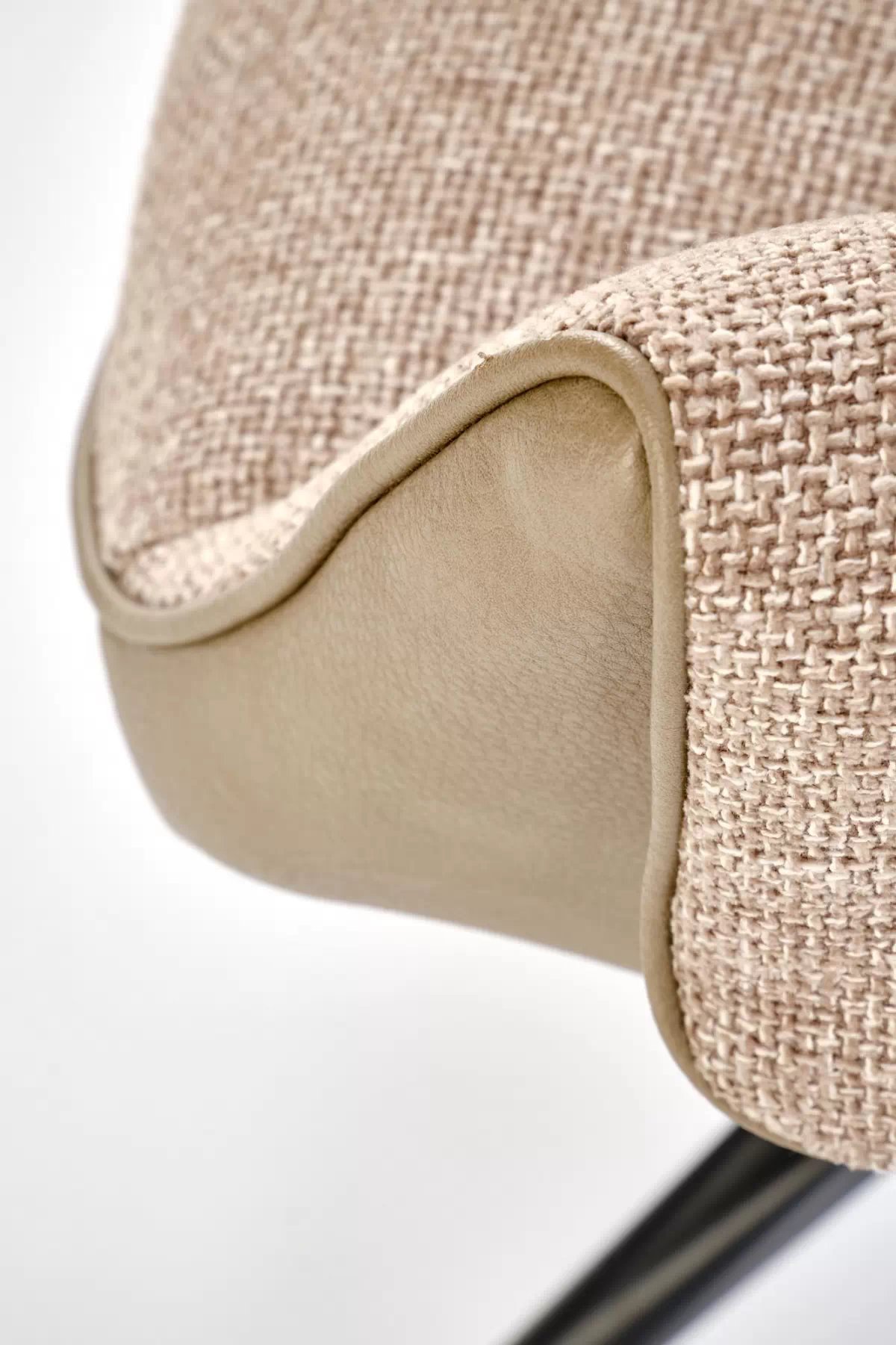 Rozkladací stôl Selvio a 4 stoličky Denaro - čierna / hnedá Stôl rozkladany Selvio z czterema krzeslami tapicerowanymi Denaro - Čierny / Hnedý 