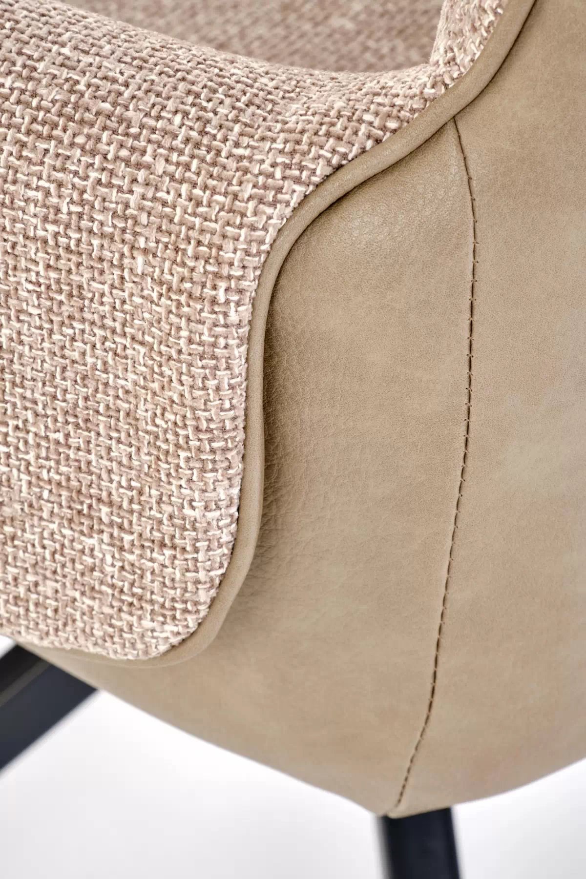 Rozkladací stôl Selvio a 4 stoličky Denaro - čierna / hnedá Stôl rozkladany Selvio z czterema krzeslami tapicerowanymi Denaro - Čierny / Hnedý 