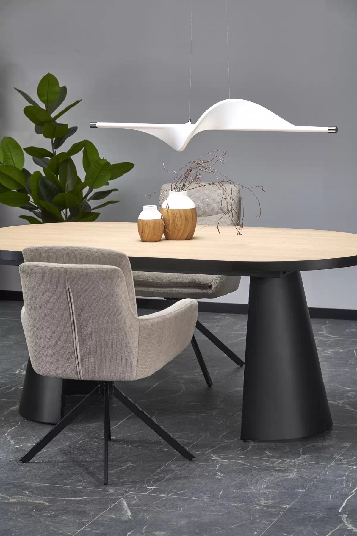 Rozkladací stôl Zavio a 4 stoličky Cario - prírodný, čierne nohy, béžová Stôl rozkladany Zavio z czterema krzeslami tapicerowanymi Cario  - prírodné/čierny nožičky/béžový