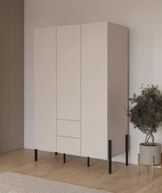 Trojdverová šatníková skriňa Jukon 139 cm so zásuvkami - kašmírová / čierne nožičky Skriňa trojdverová Jukon 139 cm so zásuvkami - kašmír / čierny nožičky