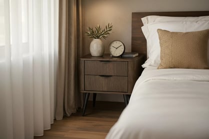 Nočný stolík Edrin 63 cm so zásuvkami - dub dunin / čierna Nočný Stolík Edrin 63 cm so zásuvkami - Dub dunin / Čierny