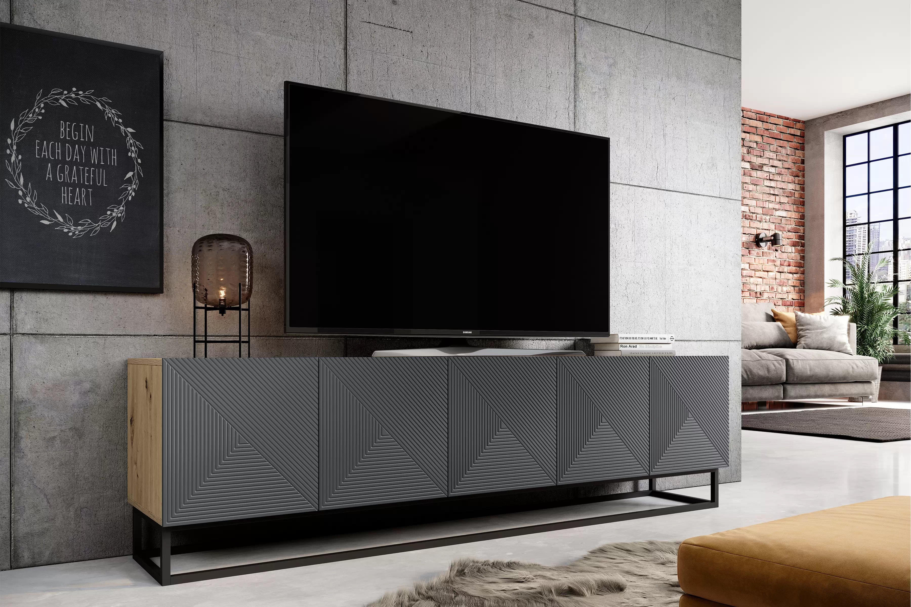 TV skrinka Asha 200 cm s ryhovanými dvierkami a kovovou podnožou - artisan / rivier stone mat TV skrinka Asha 200 cm ryflowany Predná časť i metalowym, čiernym stelazem - artisan / rivier stone mat