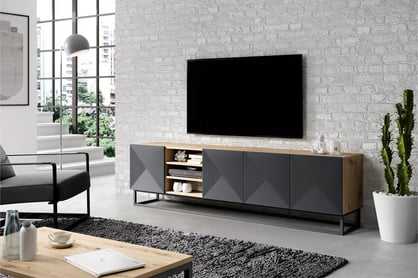 TV stolek Asha 200 cm s drážkovaným čelem a kovovým rámem - dub artisan / rivier stone mat Skříňka RTV Asha s frézovanou přední částí, wnekami i metalowym stelazem 200 cm - artisan / rivier stone mat