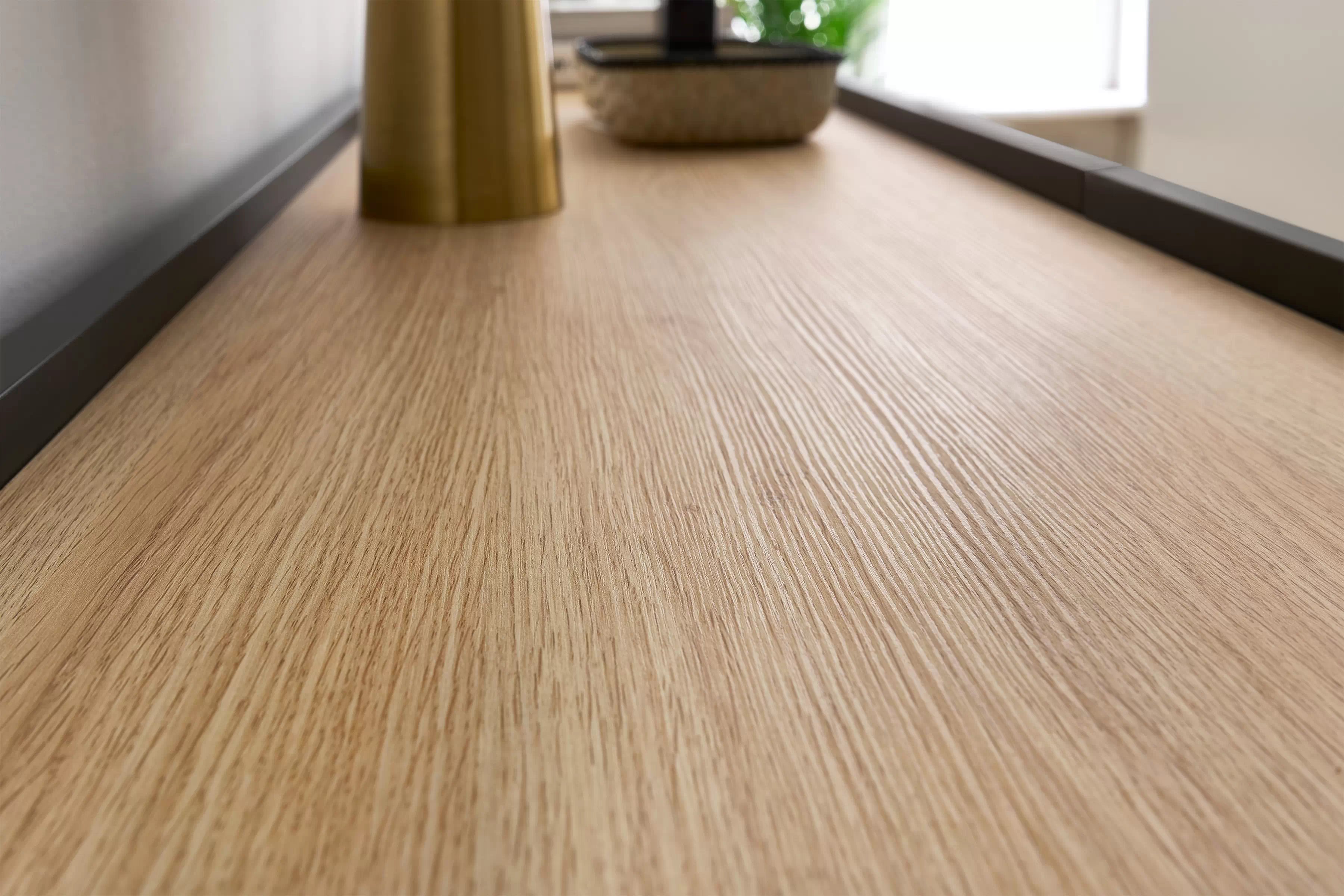 TV stolík Desin 170 cm s kovovými nohami - čierny mat / dub nagano TV skrinka Desin 170 cm z metalowymi nogami - Čierny mat / Dub nagano