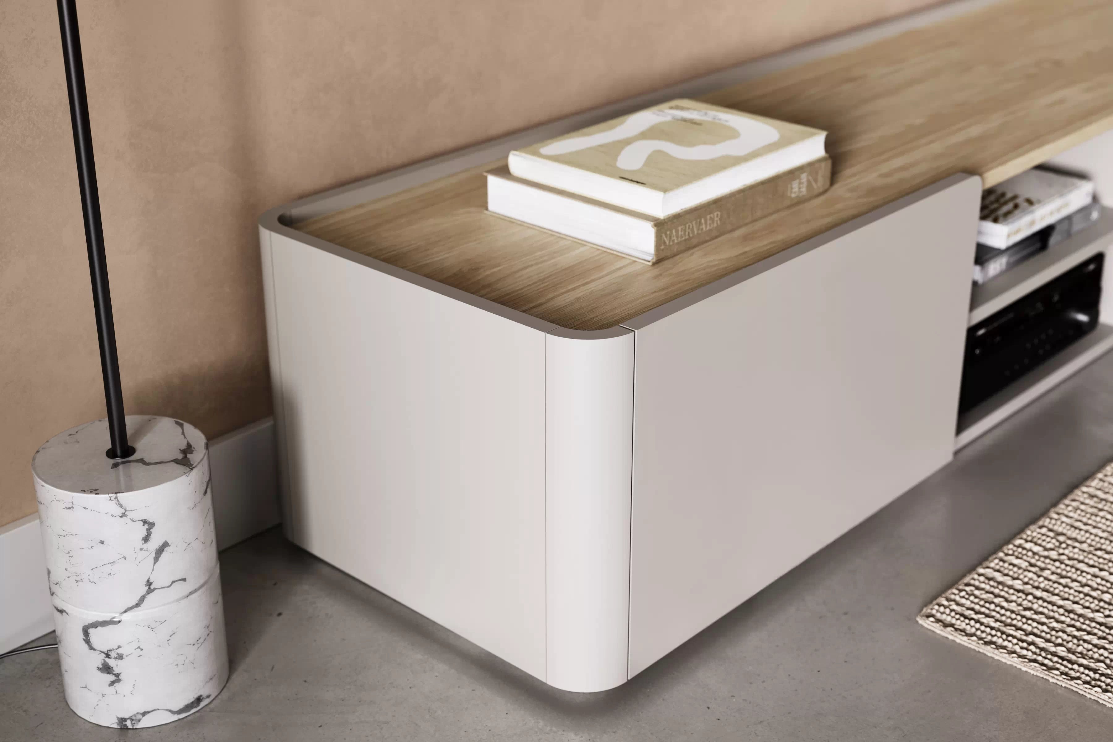 TV stolík Elivo 220 cm so zásuvkou - kašmír / olejovaný dub TV skrinka Elivo 220 cm - kašmír / Dub olejowany