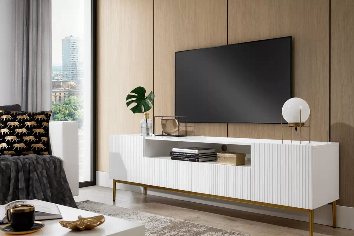 TV stolík Nicole 200 cm s otvorenou policou a zásuvkami - biely mat / zlaté nohy TV skrinka Nicole z wneka na kovových nohách 200 cm - biely mat / zlote nozki