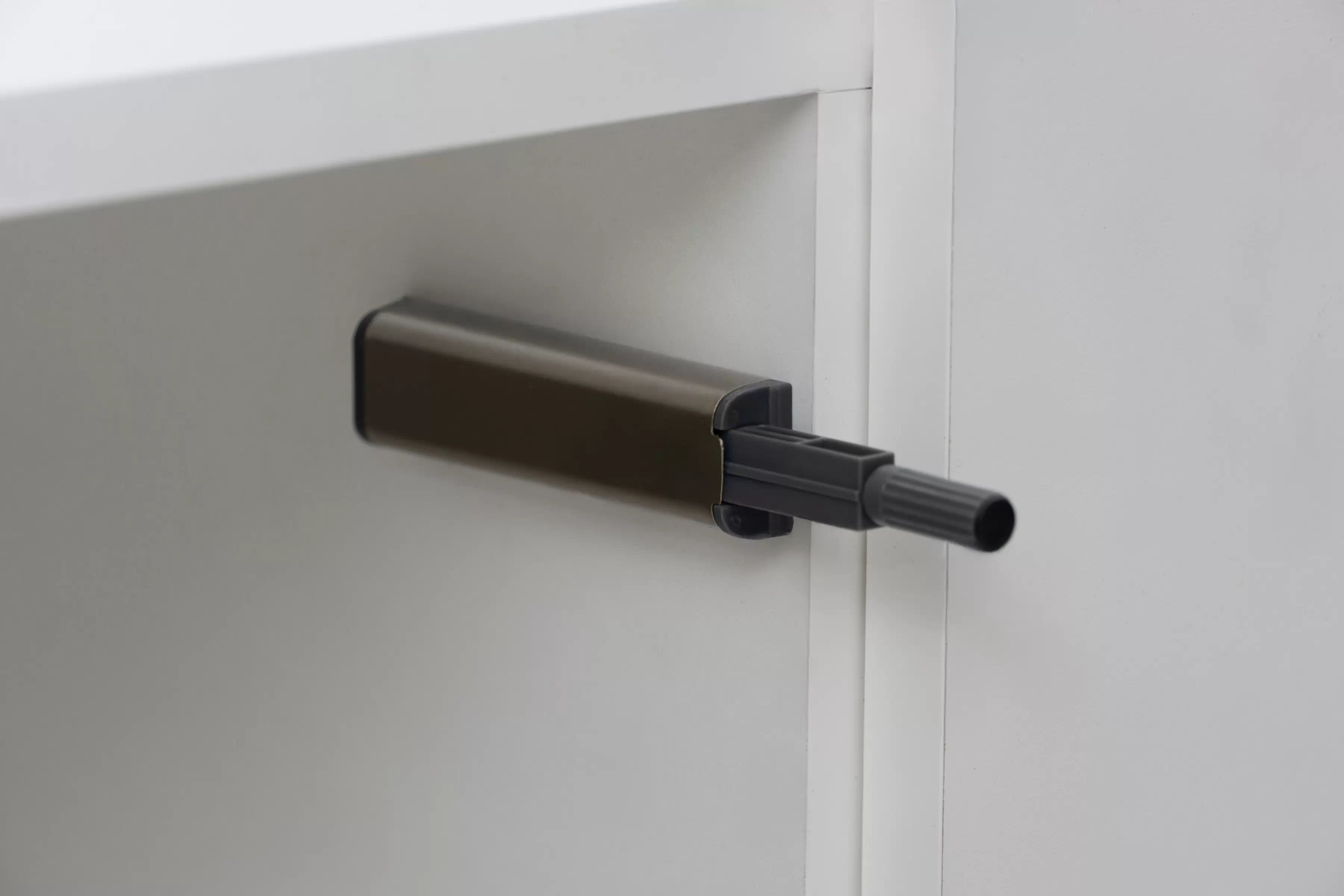 TV skrinka Jukon 204 cm - biely supermat / čierne nožičky TV skrinka Wezilo 204 cm - Biely supermat / čierny nožičky