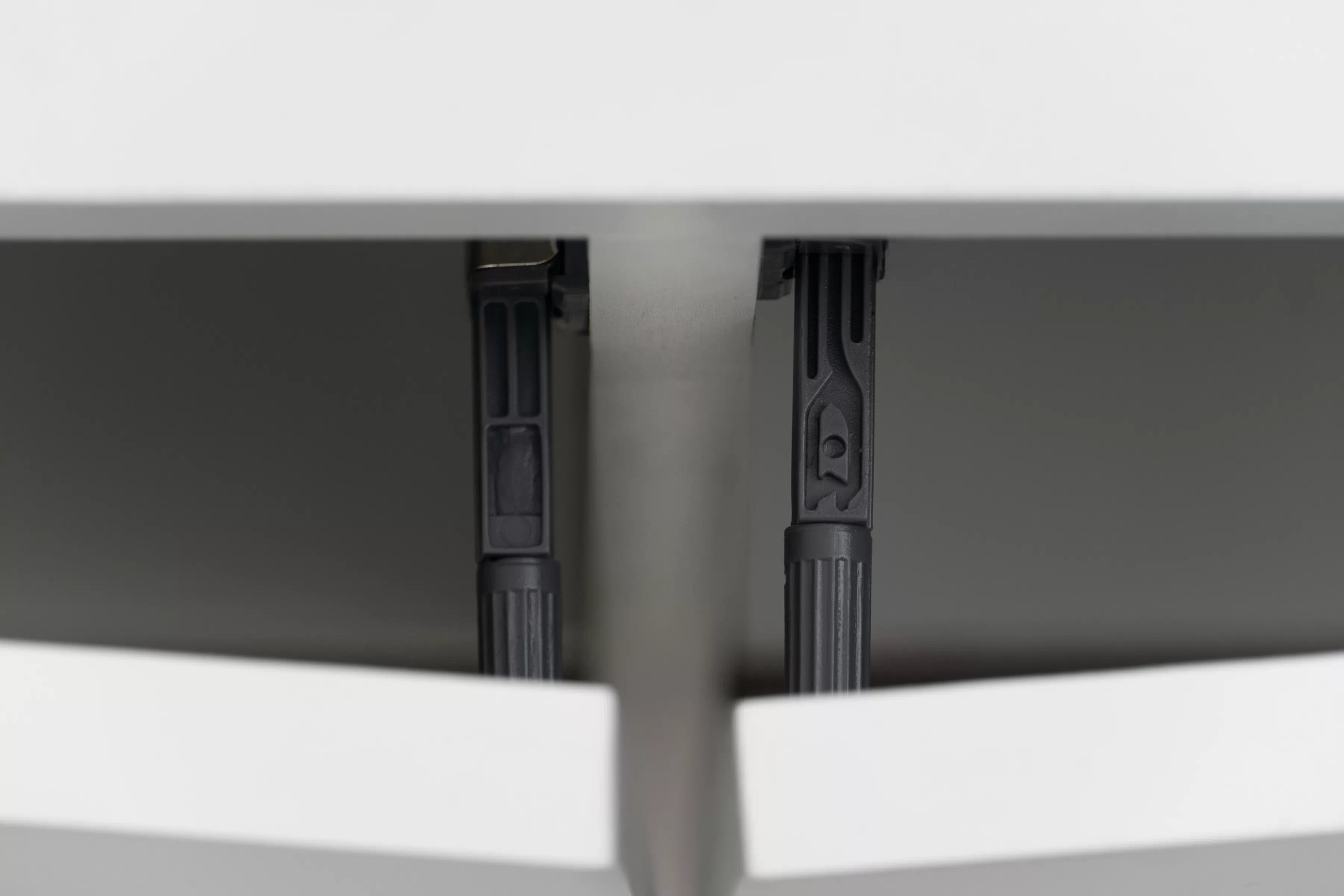 TV skrinka Jukon 204 cm - biely supermat / čierne nožičky TV skrinka Wezilo 204 cm - Biely supermat / čierny nožičky