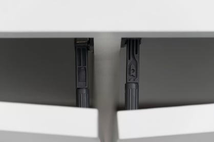 TV stolek Wezilo 204 cm se zásuvkami - bílý supermat / černé nožky skříňka RTV Wezilo se zásuvkami 204 cm - bílá supermat / černé nožičky