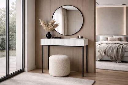 Toaletný stolík Nicole so zrkadlom 60 cm - biely mat / čierna Toaletný stolík Nicole z čiernym zrkadlom 60 cm - biely mat / čierny nozki