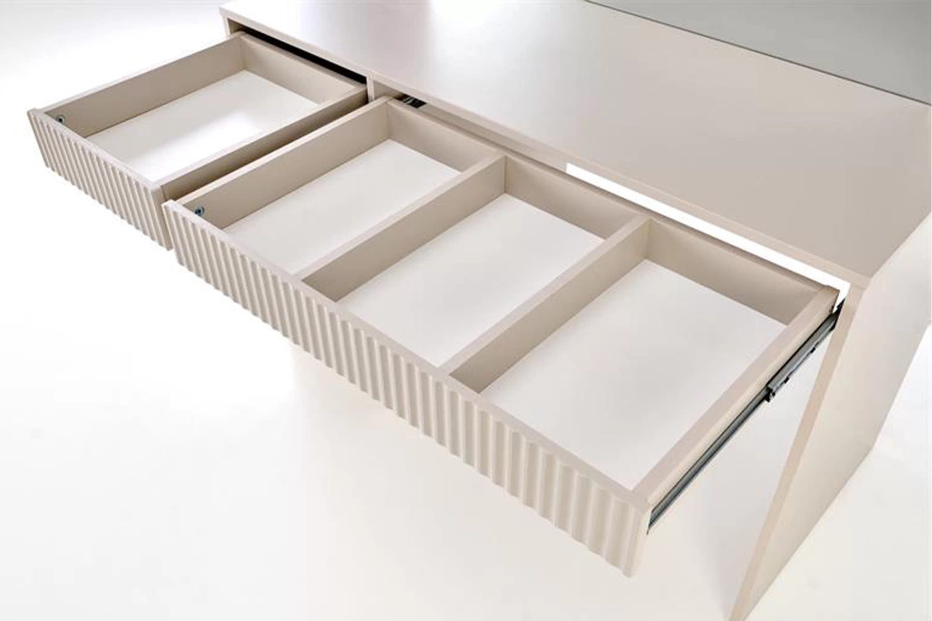 Toaletný stolík Velinio 120 cm s LED zrkadlom – kašmírová Toaletný stolík Velinio 120 cm ryflowana z zrkadlom LED kašmír