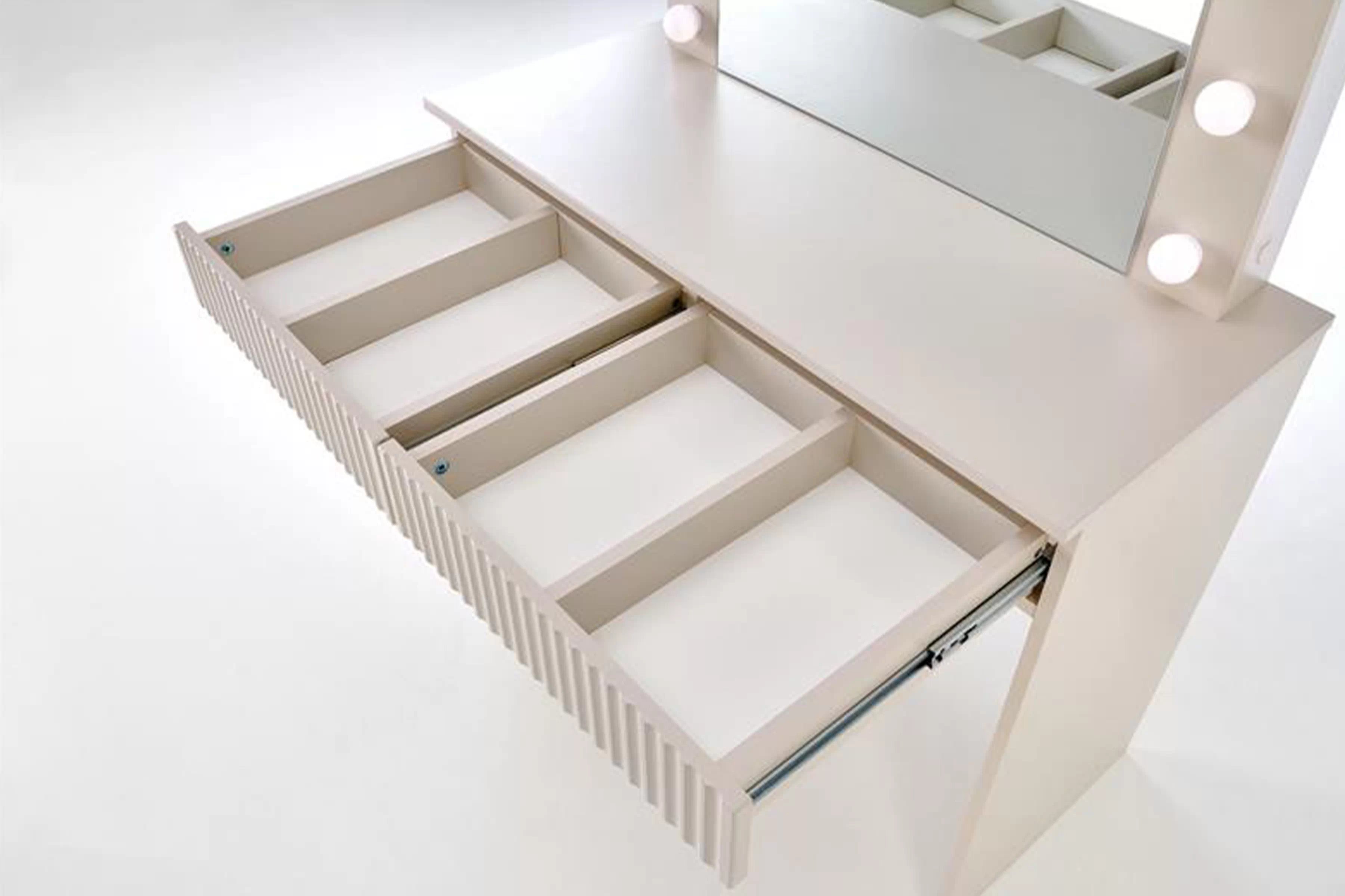 Toaletný stolík Velinio 95 cm s LED zrkadlom – kašmírová Toaletný stolík Velinio 95 cm ryflowana z zrkadlom LED kašmír