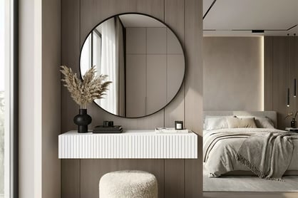 Závesný toaletný stolík Nicole so zrkadlom 80 cm - biely mat Toaletný stolík závesná Nicole z čiernym zrkadlom 80 cm - biely mat