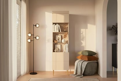 Vitrína Sentia 1D - kašmírová / zlatá Vitrína do obývacej izby Sentia 1D - kašmír / zlaté 